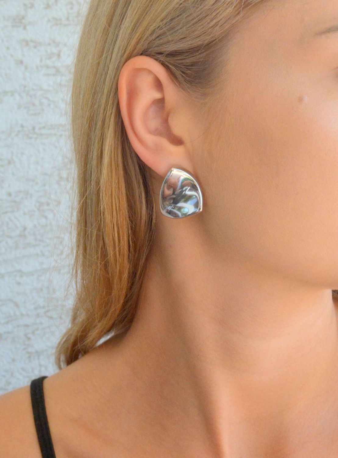 Srebrne kolczyki damskie 925 o szerokim nieregularnym wzorze na sztyft DIA-KLC-11705-925.jpg