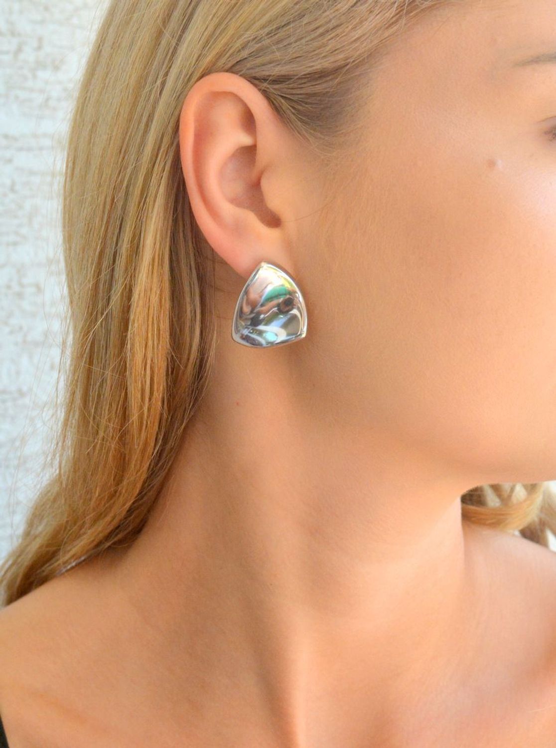 Srebrne kolczyki damskie 925 o szerokim nieregularnym wzorze na sztyft DIA-KLC-11705-925.jpg