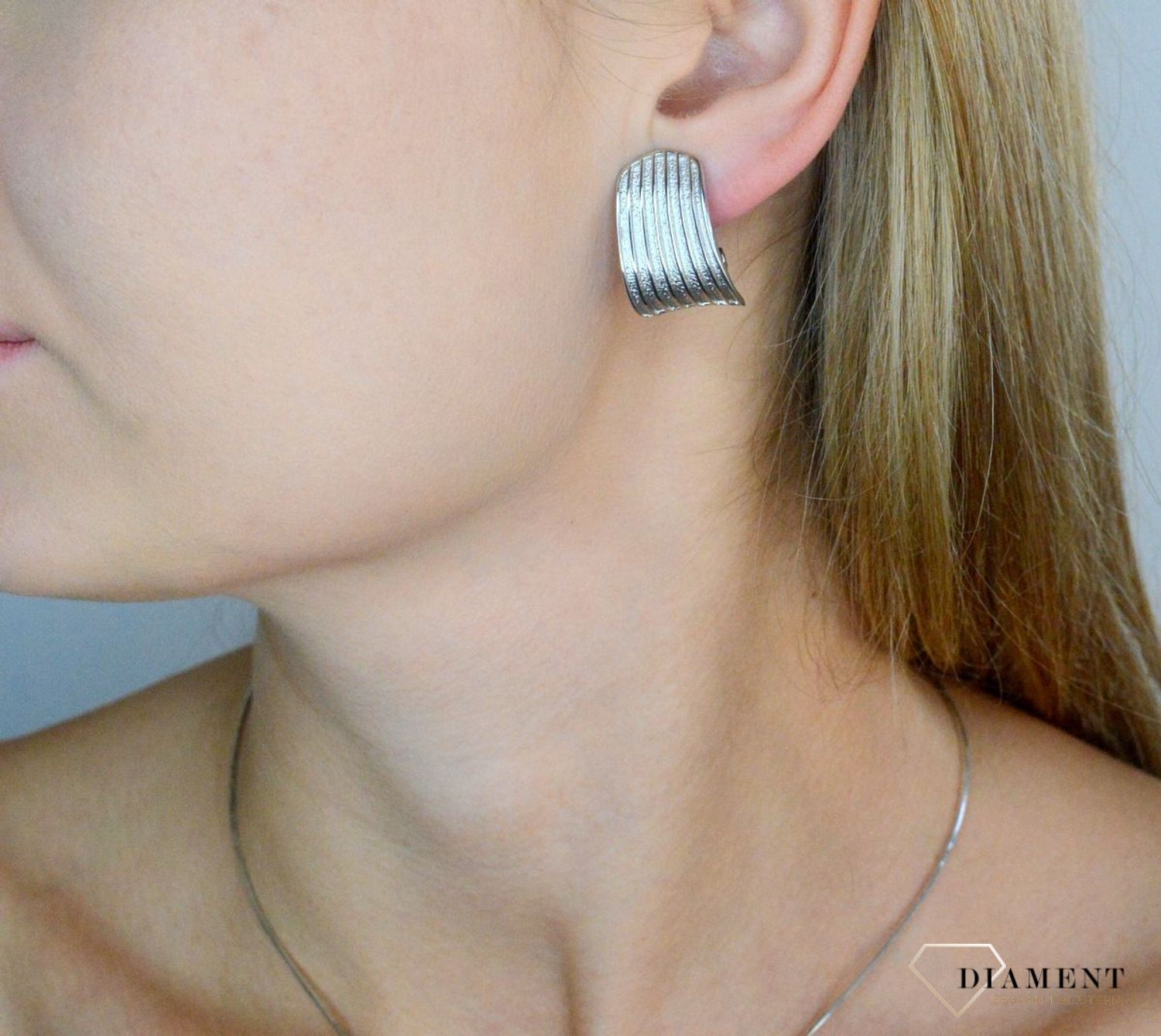 Srebrne kolczyki damskie 925 podłużne grawerowane DIA-KLC-11707-925 (1).jpg