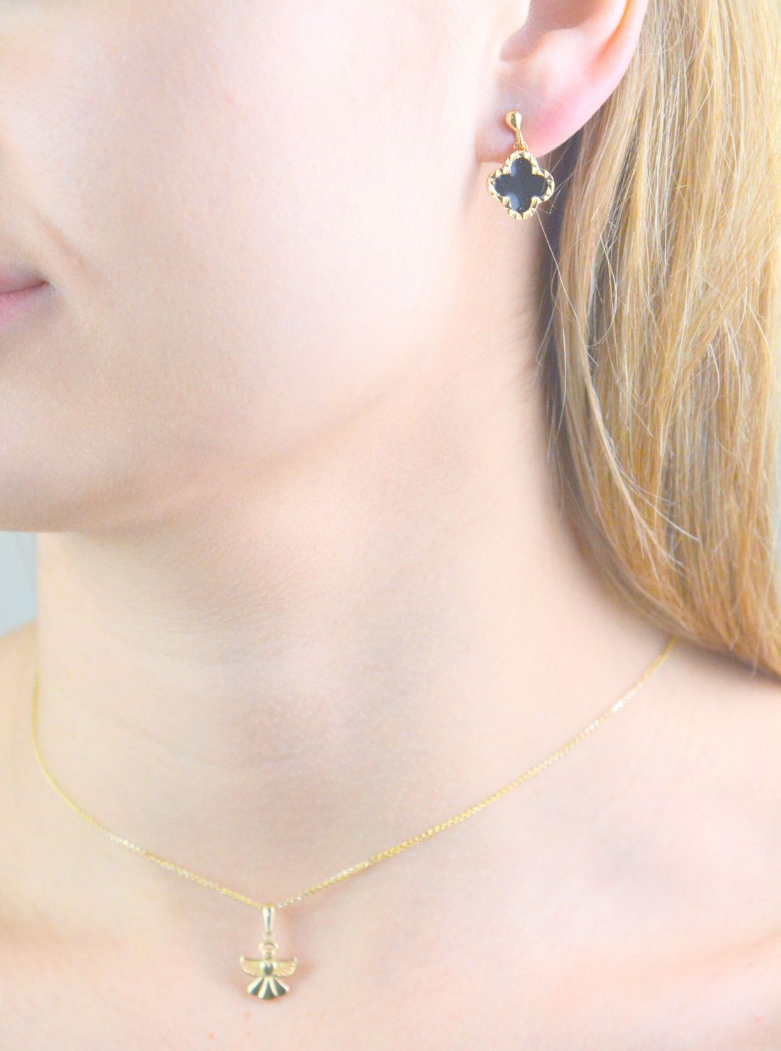 Srebrne kolczyki damskie 925 pozłacane wiszące koniczyny z czarną masą DIA-KLC-11776-925. Srebrne kolczyki damskie. Srebrne kolczyki pokryte złotem. Kolczyki srebrne o modnym wzorze. Pozłacane srebrne kolczyki damskie..jpg