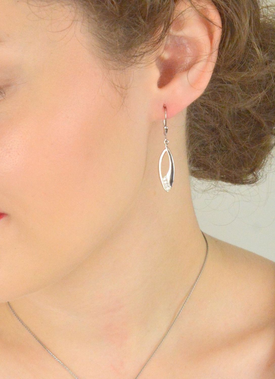 Srebrne kolczyki damskie łezki z cyrkonią – angielskie zapięcie, srebro 925.jpg