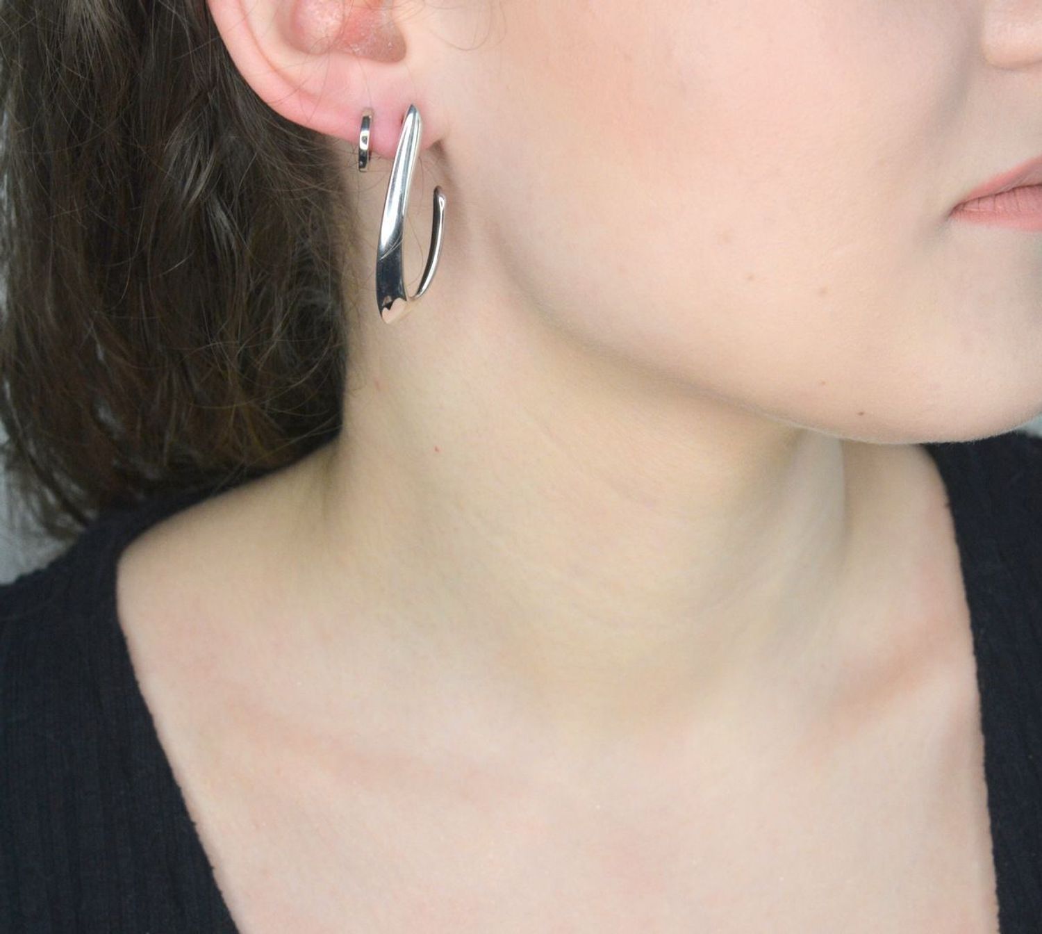 Srebrne kolczyki damskie 925 małe kółka 1,2 cm DIA-KLC-11832-925. Srebrne kolczyki damskie. Srebrne kolczyki kółka. Kolczyki srebrne o modnym wzorze. Szerokie srebrne kolczyki damskie.1.jpg