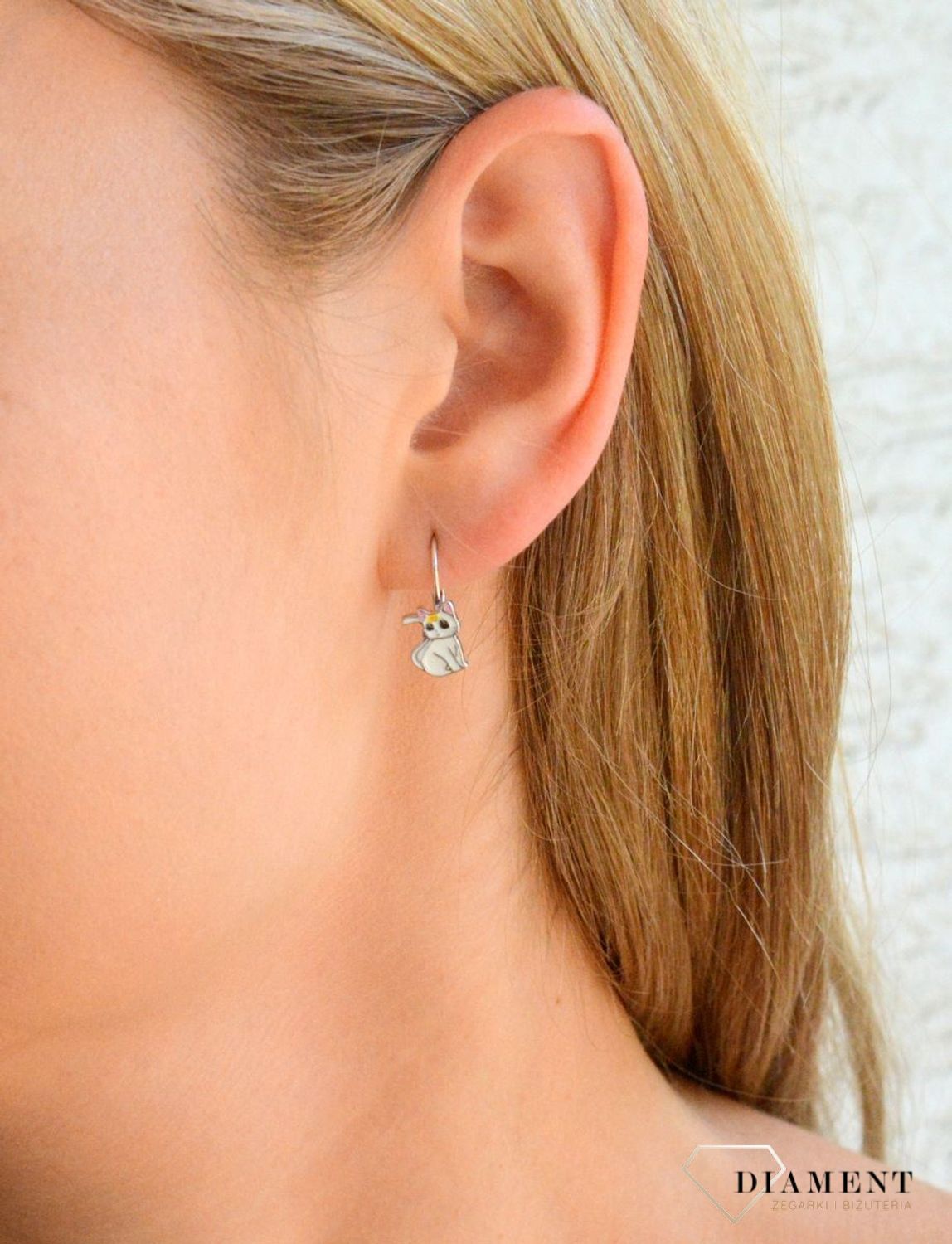 Kolczyki srebrne kotka Artemis z Sailor Moon Czarodziejka z Księżyca angielskie zapięcie.jpg