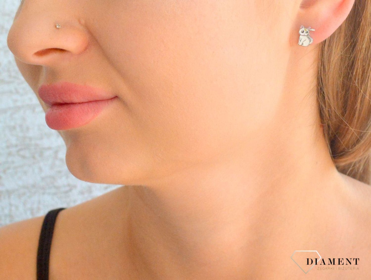 Srebrne kolczyki dziecięce 925 biały kot z księżycem Artemis Czarodziejka z Księżyca.jpg