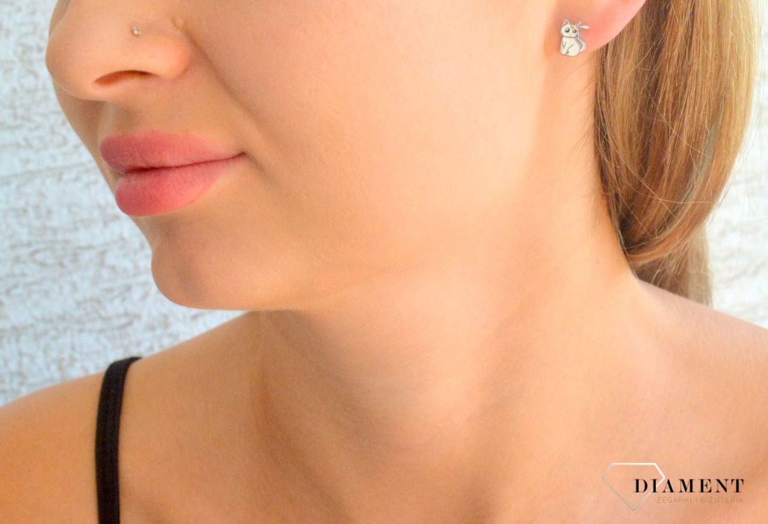 Srebrne kolczyki dziecięce 925 biały kot z księżycem Artemis Czarodziejka z Księżyca.jpg