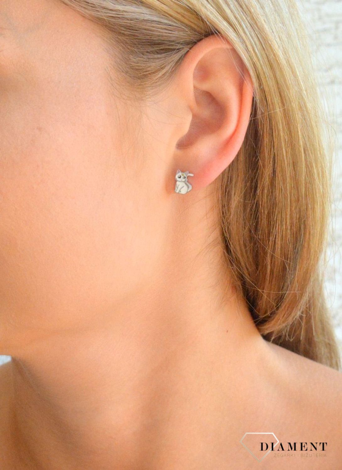 Srebrne kolczyki dziecięce 925 biały kot z księżycem Artemis Czarodziejka z Księżyca.jpg