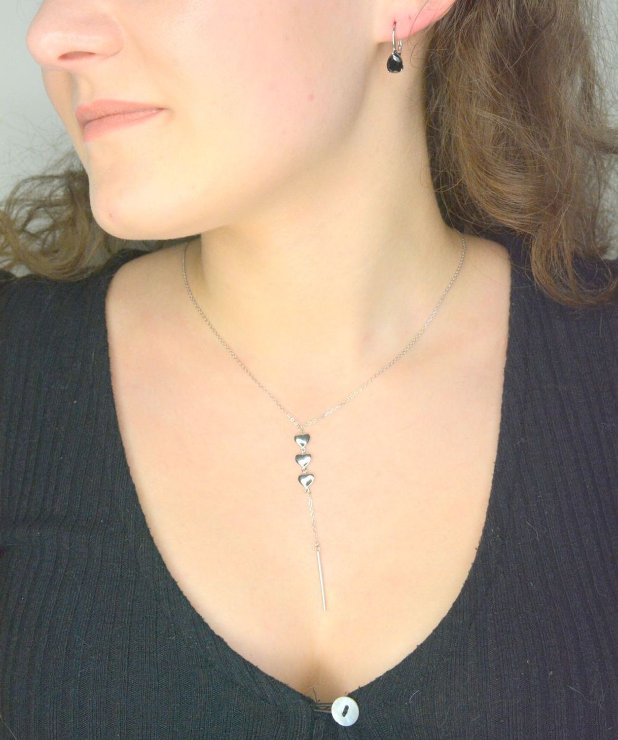 Srebrne kolczyki damskie 925 z czarną łezką zapięcie angielskie DIA-KLC-11887-925. Klasyczne srebrne kolczyki z czarnym oczkiem. Kolczyki srebrne na prezent dla kobiety. Kolczyki na zapięcie angielskie.1.jpg