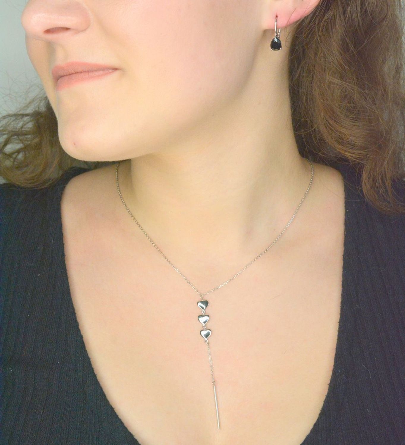 Srebrne kolczyki damskie 925 z czarną łezką zapięcie angielskie DIA-KLC-11887-925. Klasyczne srebrne kolczyki z czarnym oczkiem. Kolczyki srebrne na prezent dla kobiety. Kolczyki na zapięcie angielskie.1.jpg