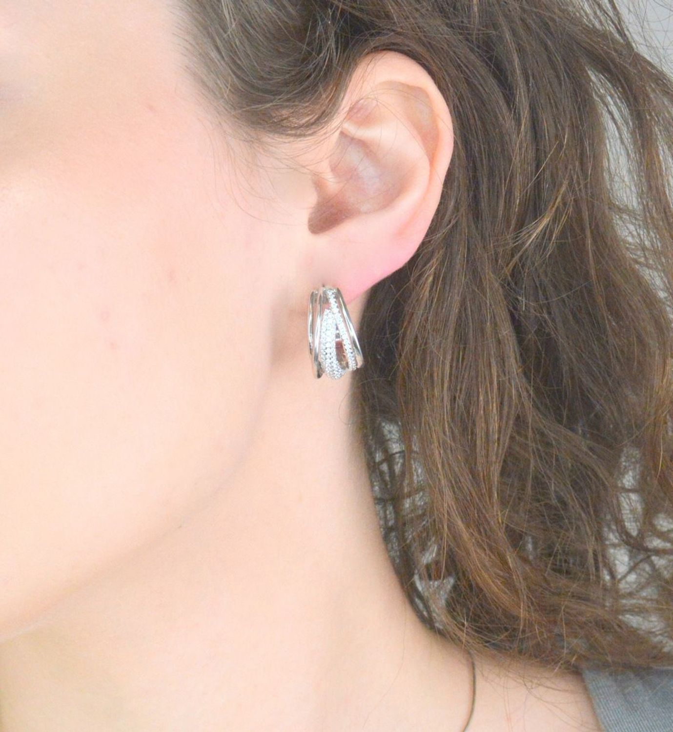 Kolczyki srebrne z cyrkonią pr 925, DIA-KLC-11907-925 Srebrne kolczyki zostały wykonane z najwyższej jakości srebra próby 925, ozdobione cyrkonią. Idealny prezent dla każdej kobiety.1.jpg