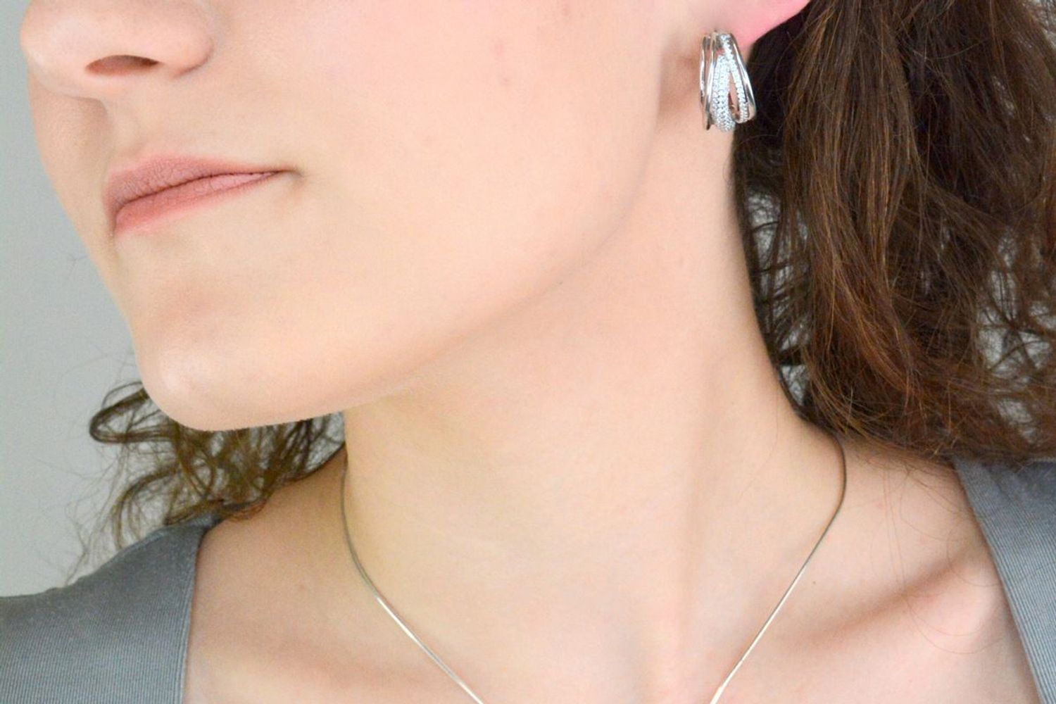 Kolczyki srebrne z cyrkonią pr 925, DIA-KLC-11907-925 Srebrne kolczyki zostały wykonane z najwyższej jakości srebra próby 925, ozdobione cyrkonią. Idealny prezent dla każdej kobiety.1.jpg