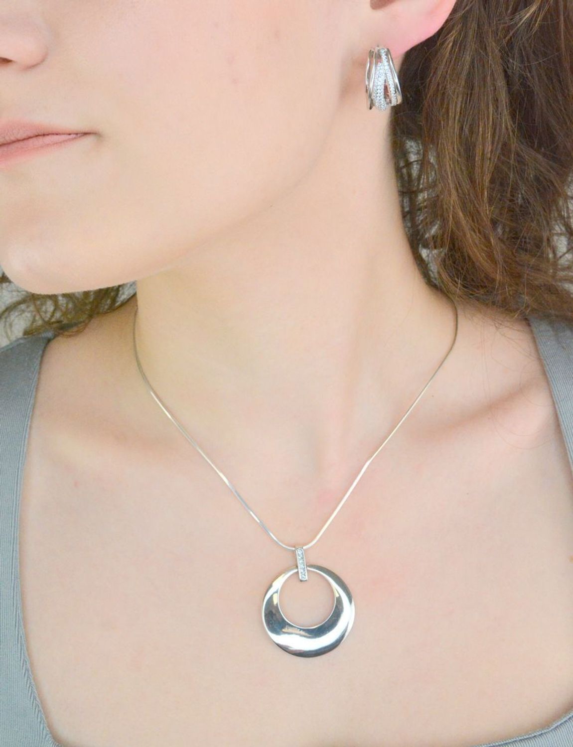 Kolczyki srebrne z cyrkonią pr 925, DIA-KLC-11907-925 Srebrne kolczyki zostały wykonane z najwyższej jakości srebra próby 925, ozdobione cyrkonią. Idealny prezent dla każdej kobiety.1.jpg