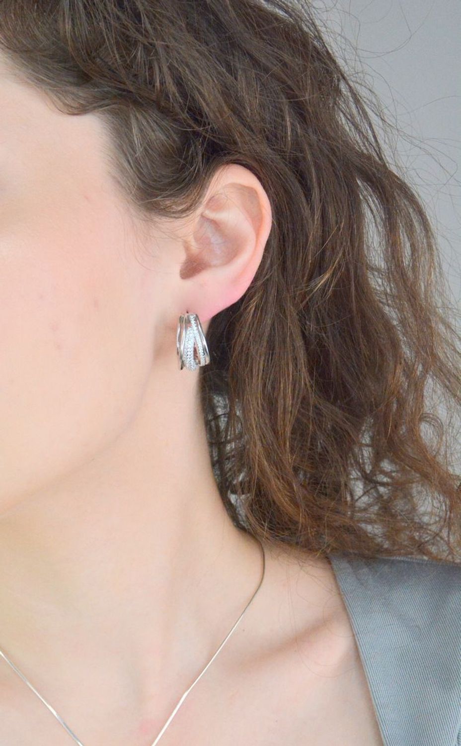 Kolczyki srebrne z cyrkonią pr 925, DIA-KLC-11907-925 Srebrne kolczyki zostały wykonane z najwyższej jakości srebra próby 925, ozdobione cyrkonią. Idealny prezent dla każdej kobiety.1.jpg