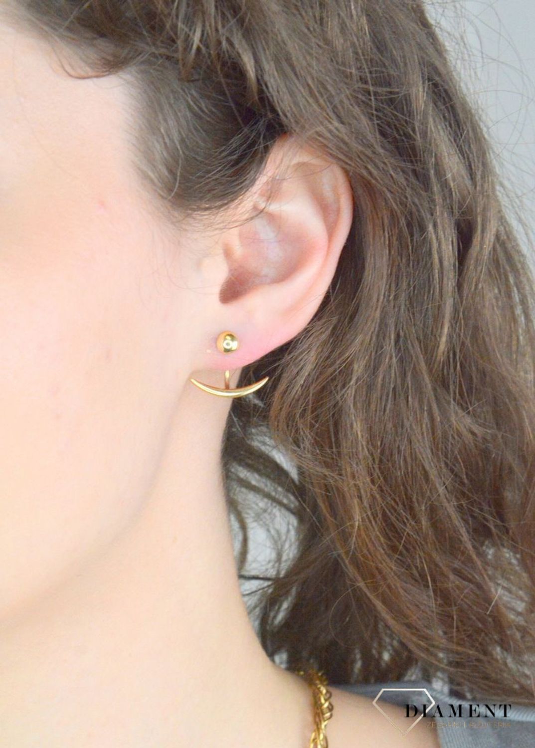 Złote kolczyki damskie 585 zausznice, DIA-KLC-11918-585. Złota biżuteria dostępna w naszym sklepie to połączenie klasy, stylu oraz elegancji. Kolczyki na prezent.1.jpg