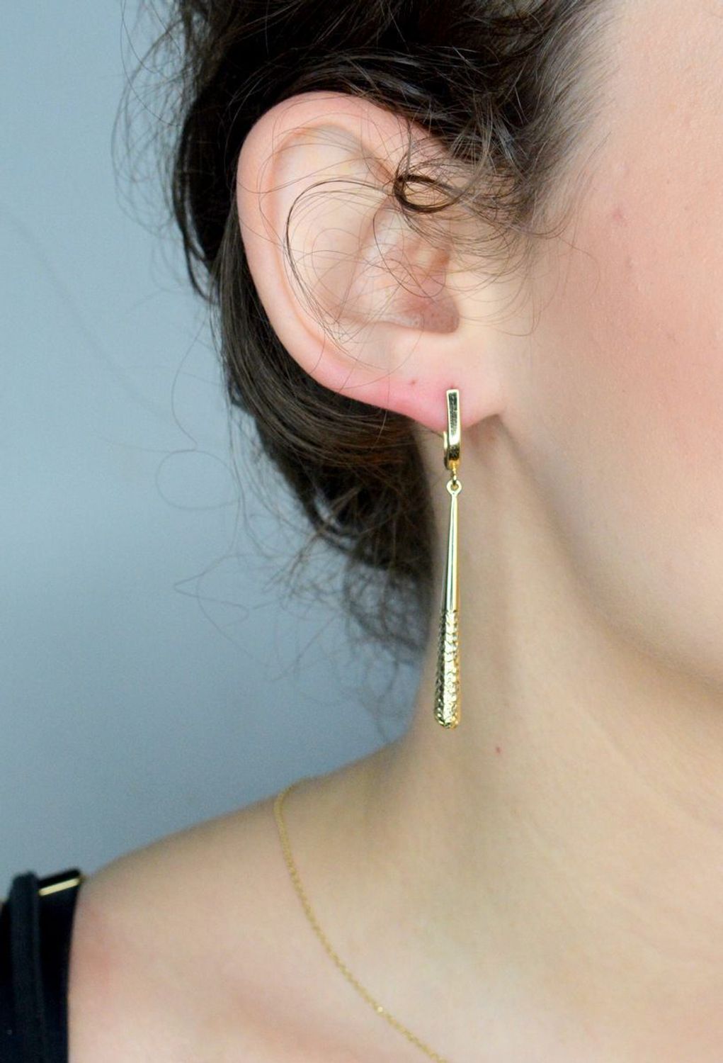 Kolczyki wiszące sopelki grawerowane próba 585, DIA-KLC-11941-585, Stylowe kolczyki wykonane ze złota próby 585. Kolczyki mają kształt wiszących sopli, ozdobionych grawerem, świetnie pasują 1.jpg