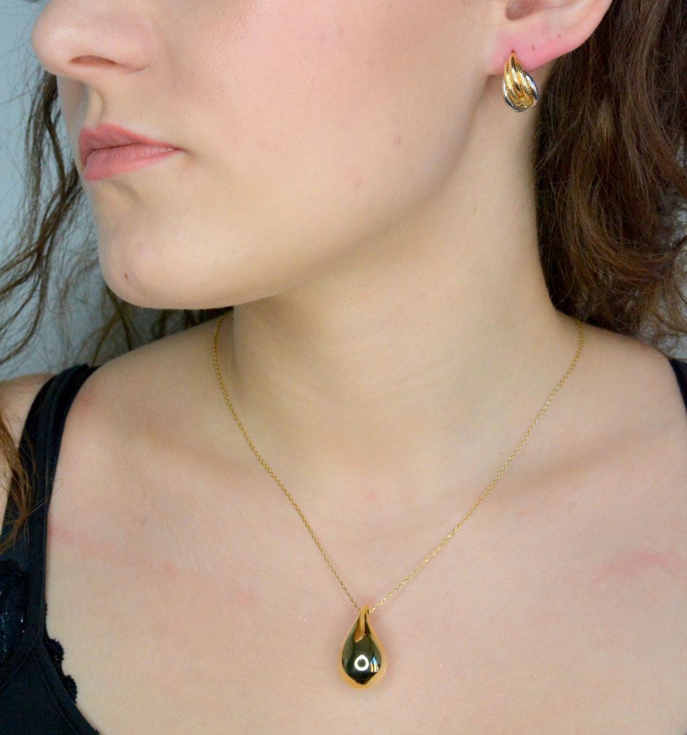 Kolczyki złote plecione próba 585, DIA-KLC-11946-585, Złote kolczyki zostały wykonane z najwyższej jakości złota próby 585, ozdobione białym złotem. Idealny prezent dla każdej kobiety. Złote kolczyki posiadają1.jpg