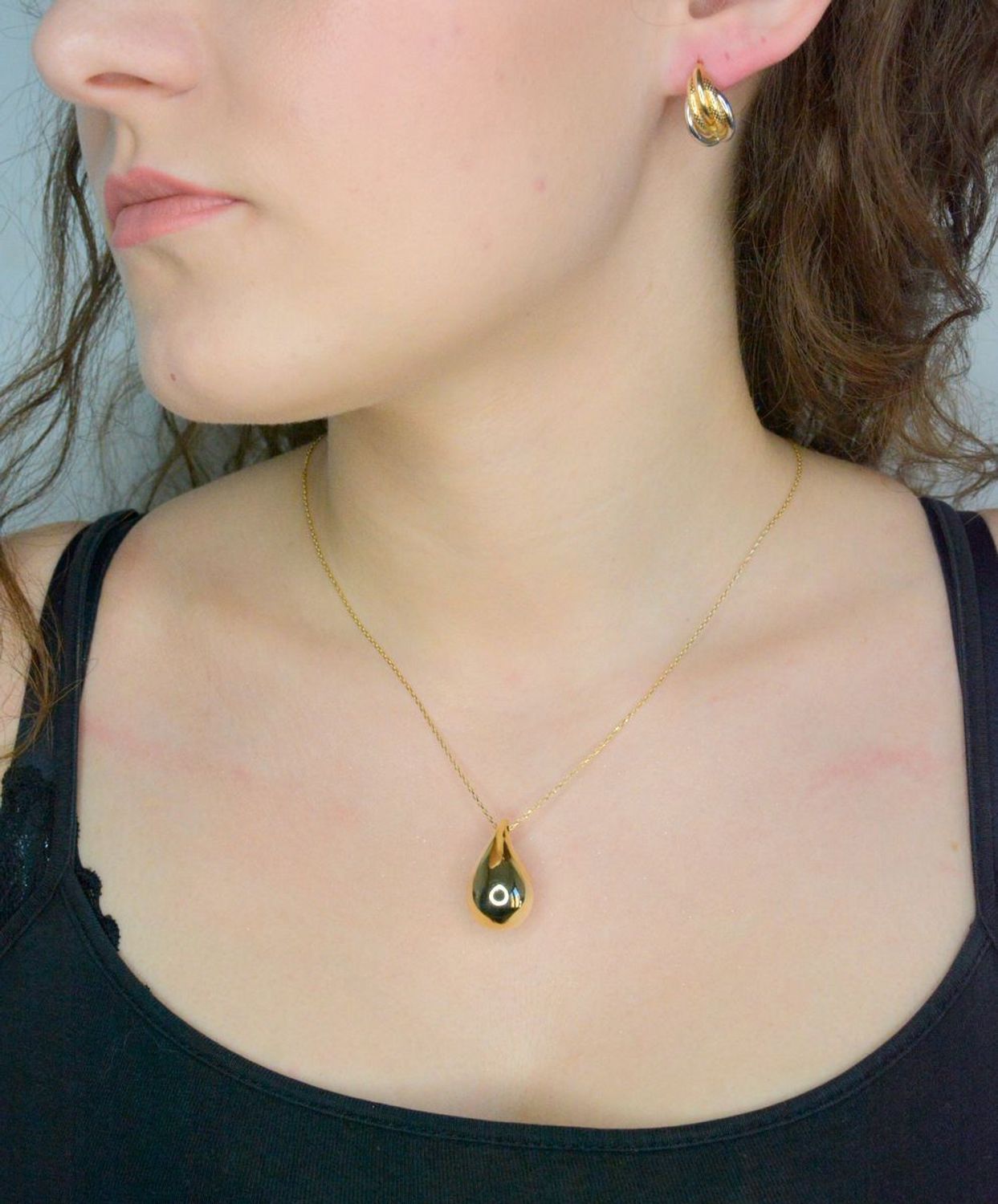 Kolczyki złote plecione próba 585, DIA-KLC-11946-585, Złote kolczyki zostały wykonane z najwyższej jakości złota próby 585, ozdobione białym złotem. Idealny prezent dla każdej kobiety. Złote kolczyki posiadają1.jpg