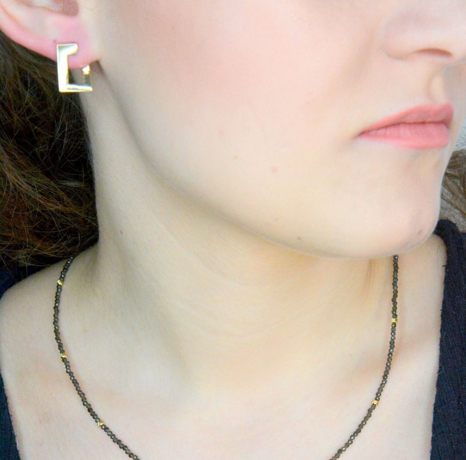 Kolczyki złote prostokąty próba 585, DIA-KLC-11955-585,  Stylowe kolczyki wykonane ze złota próby 585. Kolczyki mają kształt prostokątów, które świetnie pasują jako dodatek do codziennych stylizacji.11.jpg