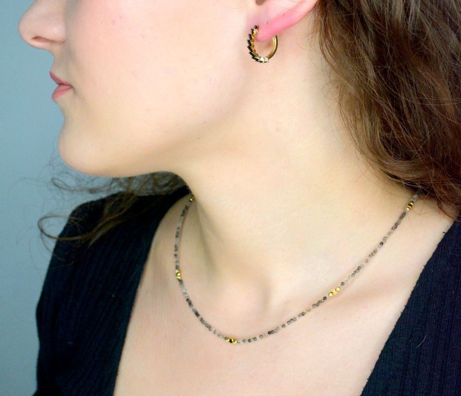 Kolczyki złote koła z czarną cyrkonią DIA-KLC-11960-585 Złote kolczyki wykonane z najwyższej jakości żółtego złota, próby 585. Kolczyki koła to ponadczasowa biżuteria,która 1.jpg