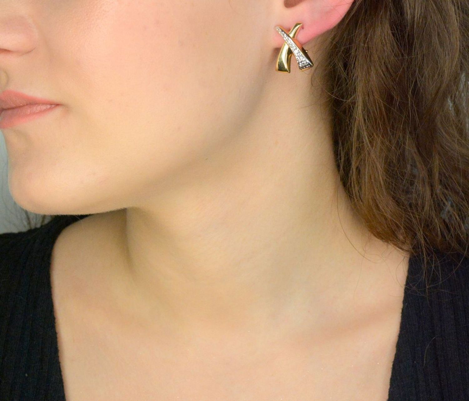 Kolczyki złote grawerowane próba 585, DIA-KLC-11966-585, Kolczyki to ponadczasowa biżuteria, która pasuje do każdego rodzaju stylizacji. Dzięki tak wyjątkowej formie kolczyki te 1.jpg