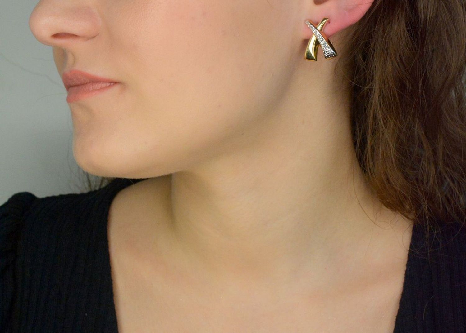 Kolczyki złote grawerowane próba 585, DIA-KLC-11966-585, Kolczyki to ponadczasowa biżuteria, która pasuje do każdego rodzaju stylizacji. Dzięki tak wyjątkowej formie kolczyki te 1.jpg