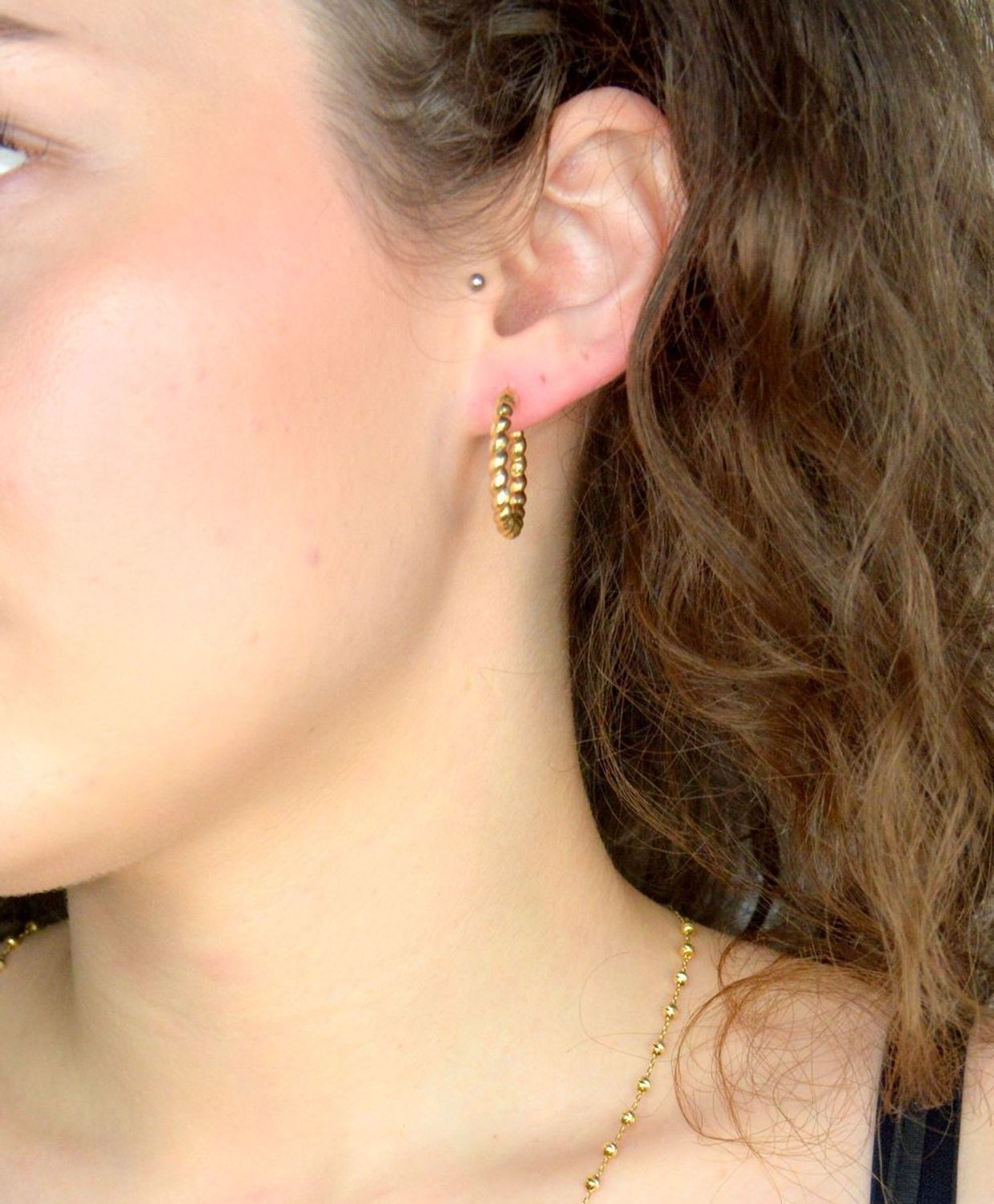 Kolczyki złote koła plcione DIA-KLC-11973-585, Złote kolczyki wykonane z najwyższej jakości żółtego złota, próby 585. Kolczyki koła to ponadczasowa biżuteria,która pasuje do każdego rodzaju stylizacji.1.jpg