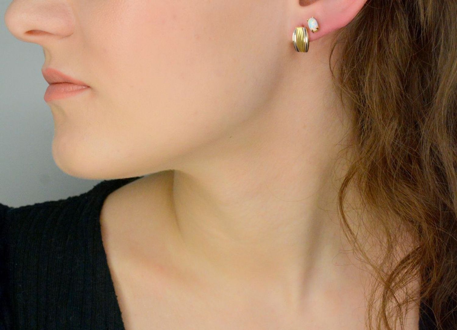 Kolczyki złote zapięcie ang. próba 585, DIA-KLC-11975-585, Stylowe kolczyki wykonane ze złota próby 585. Kolczyki ozdobione białym złotem, które świetnie pasują jako dodatek do codziennych stylizacji.1.jpg