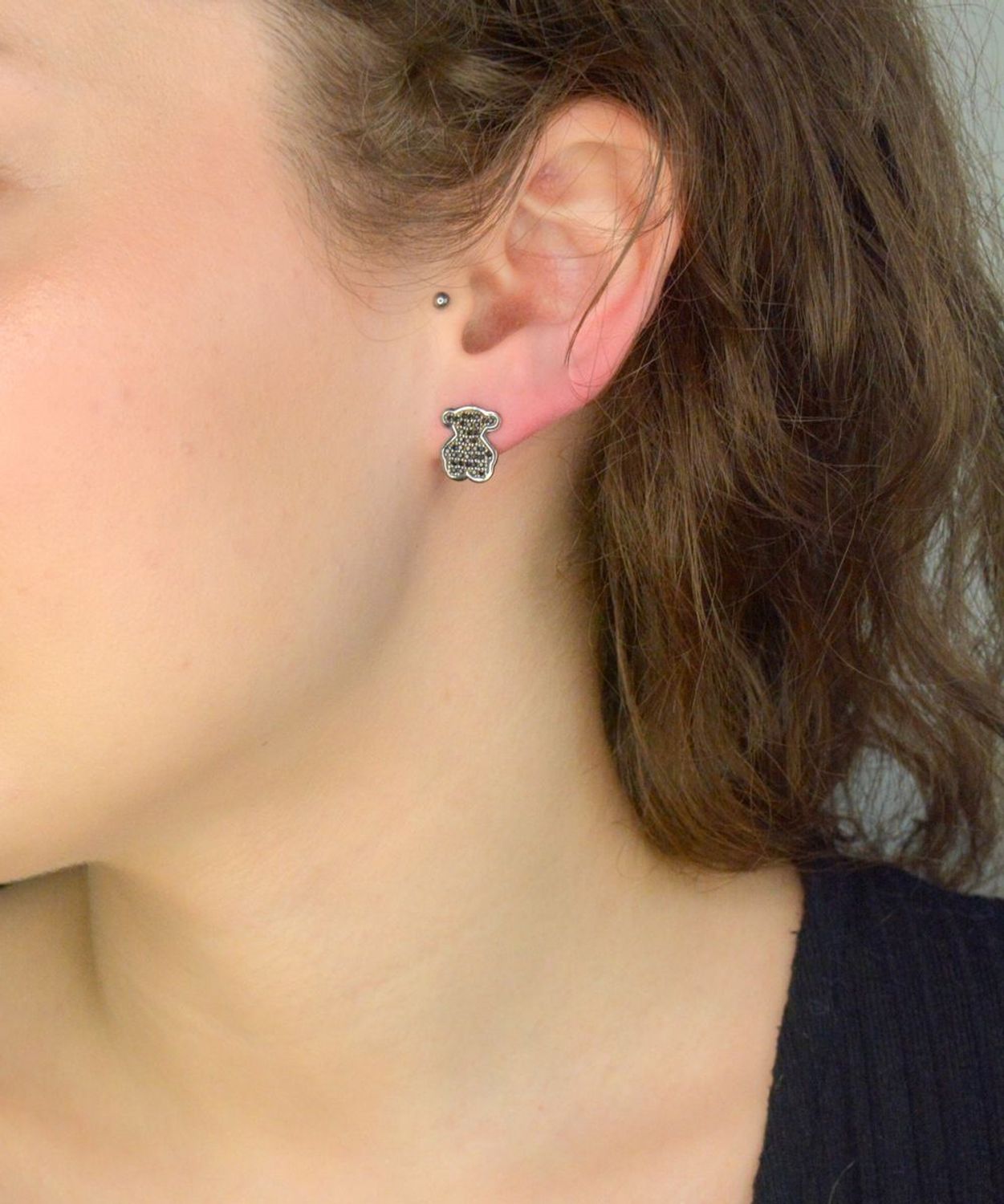 Kolczyki złote misie czarna cyrkonia próba 333, DIA-KLC-12021-333, Kolczyki misie złote, ozdobione czarną cyrkonią. Kolczyki to ponadczasowa biżuteria, która pasuje do każdego rodzaju stylizacji1.jpg