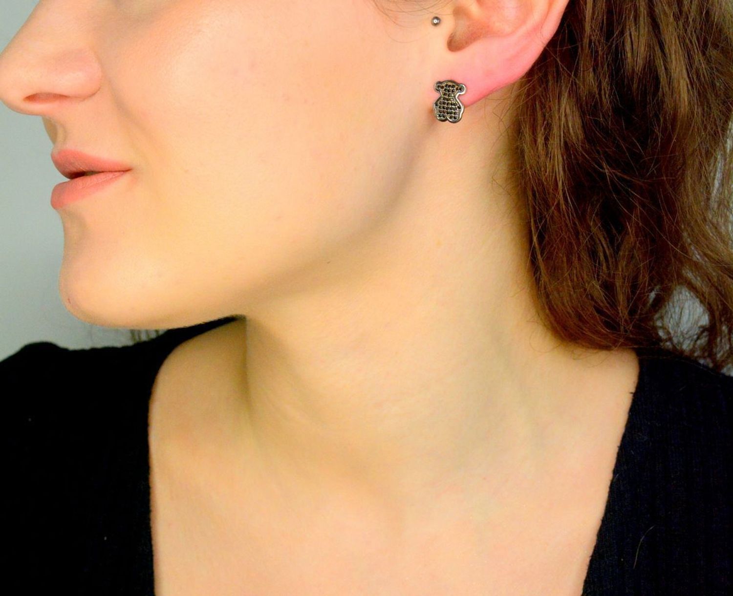 Kolczyki złote misie czarna cyrkonia próba 333, DIA-KLC-12021-333, Kolczyki misie złote, ozdobione czarną cyrkonią. Kolczyki to ponadczasowa biżuteria, która pasuje do każdego rodzaju stylizacji1.jpg