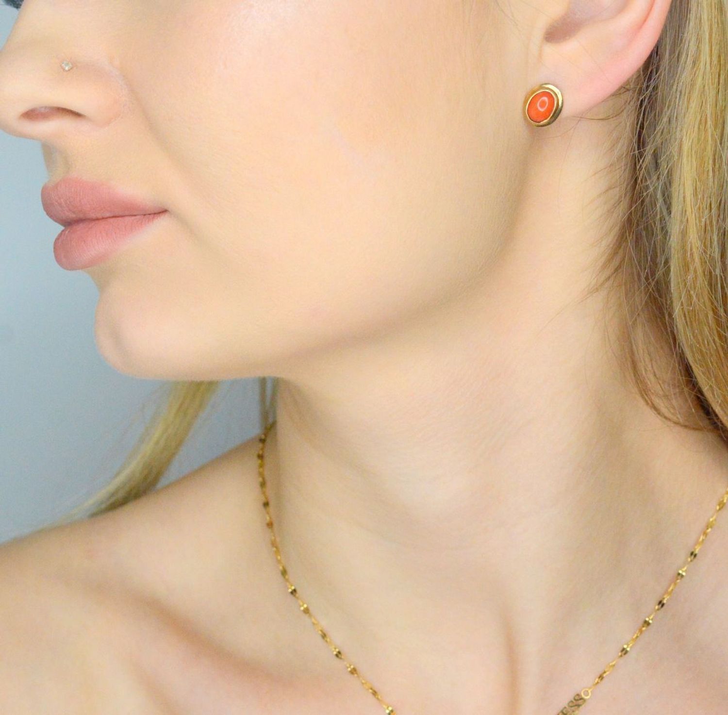 Kolczyki złota koral naturalny próba 333, DIAKLC12022333, Kolczyki złote, ozdobione kamieniem naturalnym koralem. Kolczyki to ponadczasowa biżuteria,.jpg