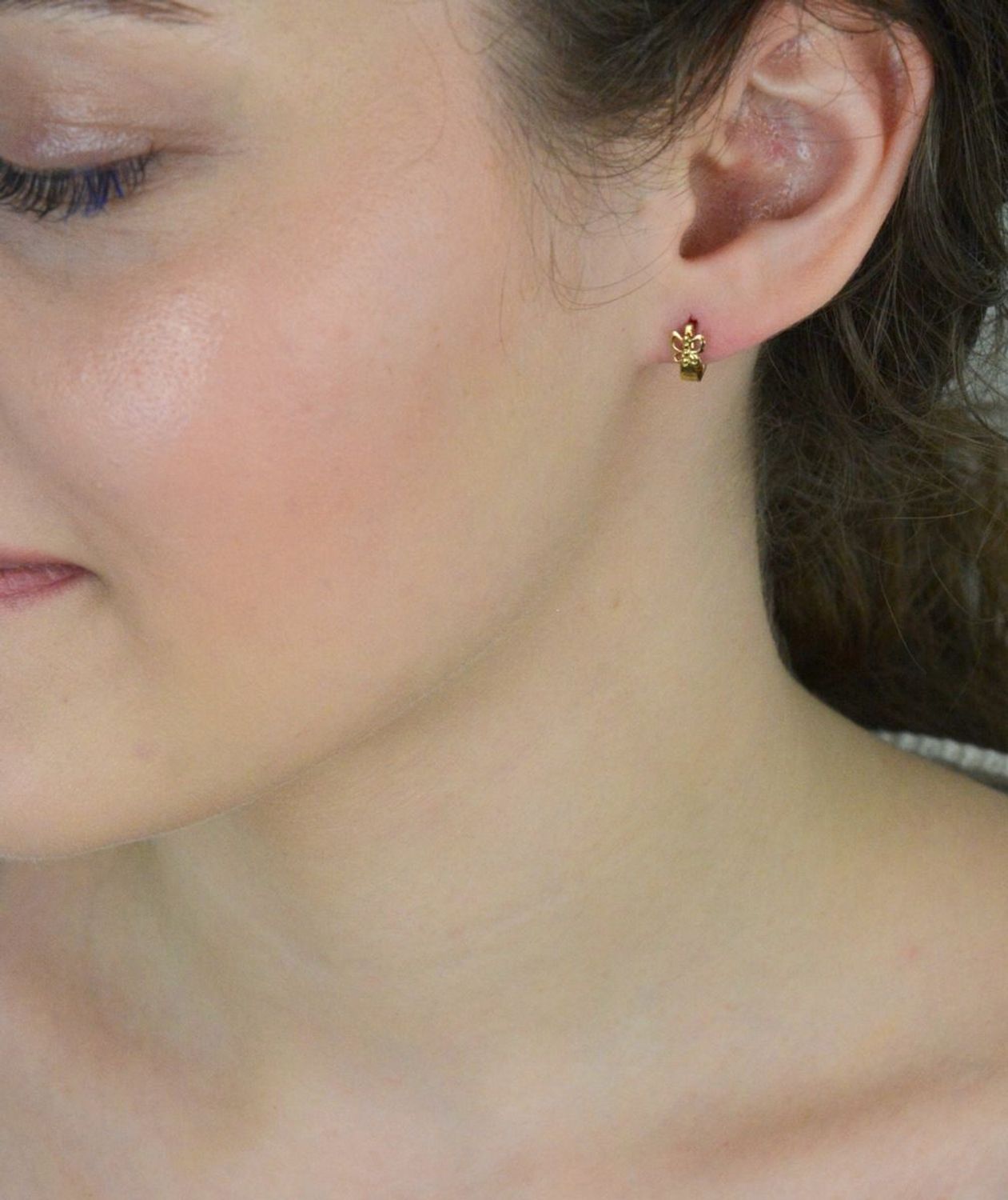 Kolczyki złote motylki próba 333, DIA-KLC-12024-333, Złote kolczyki zostały wykonane z próby 333, ozdobione motylkiem. Kunsztownie wykonane złote kolczyki to idealny prezent dla każdej dziewczynki. 1.jpg