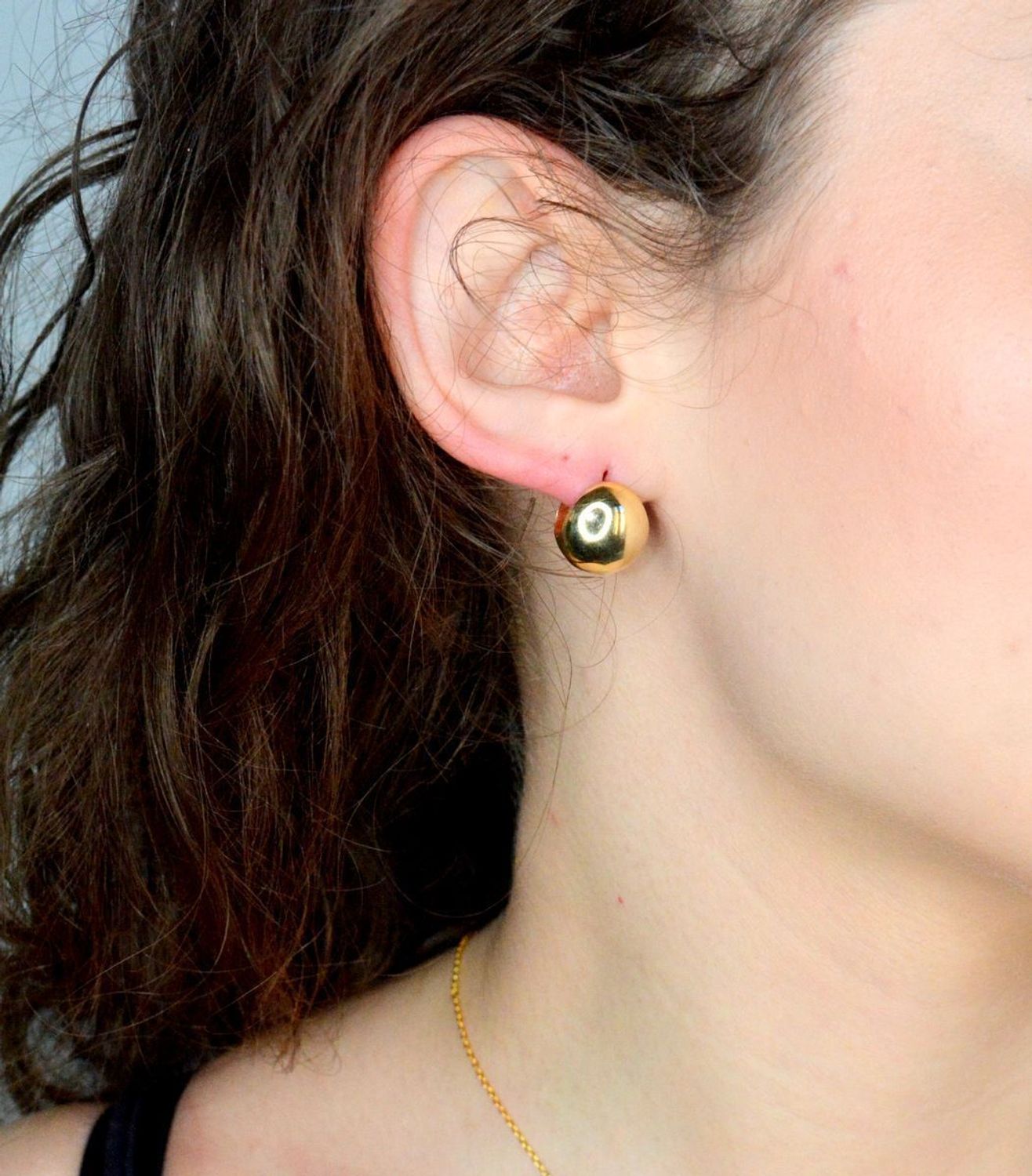 Kolczyki kulki złote próba 585, DIA-KLC-12038-585, Stylowe kolczyki wykonane z wysokiej jakości złota próby 585. Kolczyki mają kształt kulek pełnych o gładkiej fakturze.1.jpg