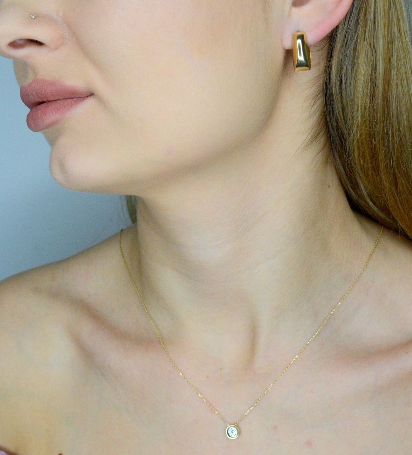 Kolczyki złote owalne próba 585, DIA-KLC-12040-585 złote kolczyki wykonane z najwyższej jakości żółtego złota, próby 585. Kolczyki złote wiszące idealne na prezent. Kolczyki owalne to ponadczasowa.jpg