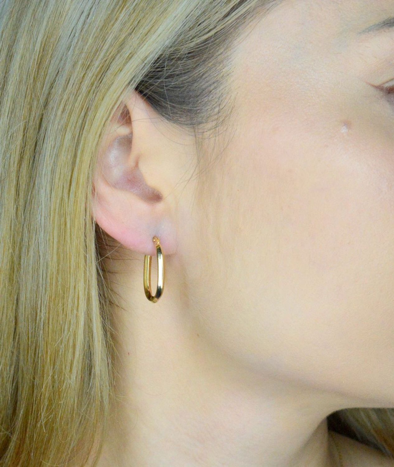 Kolczyki złote owalne próba 585, DIA-KLC-12059-585 Złote kolczyki wykonane z najwyższej jakości żółtego złota, próby 585. Kolczyki złote wiszące idealne na prezent. Kolczyki to ponadczasowa1.jpg