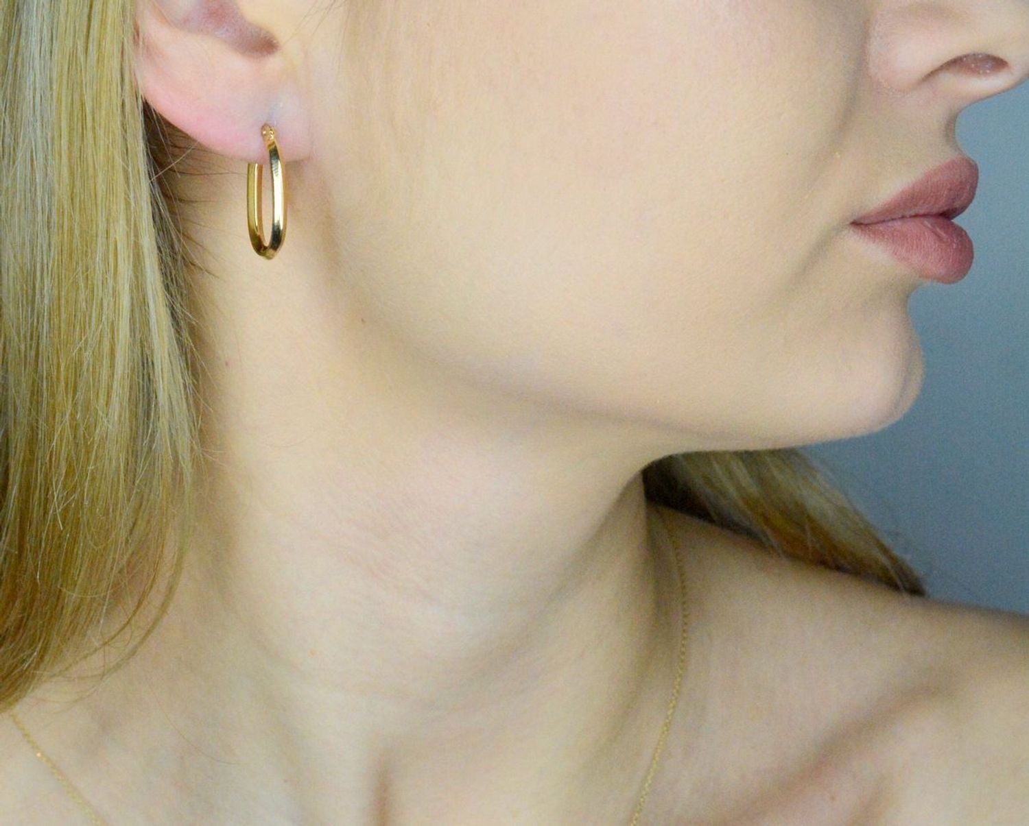 Kolczyki złote owalne próba 585, DIA-KLC-12059-585 Złote kolczyki wykonane z najwyższej jakości żółtego złota, próby 585. Kolczyki złote wiszące idealne na prezent. Kolczyki to ponadczasowa1.jpg