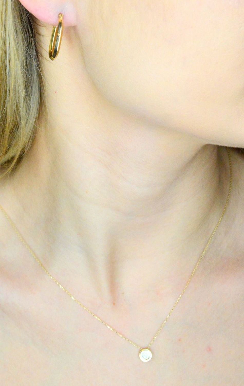 Kolczyki złote owalne próba 585, DIA-KLC-12059-585 Złote kolczyki wykonane z najwyższej jakości żółtego złota, próby 585. Kolczyki złote wiszące idealne na prezent. Kolczyki to ponadczasowa1.jpg