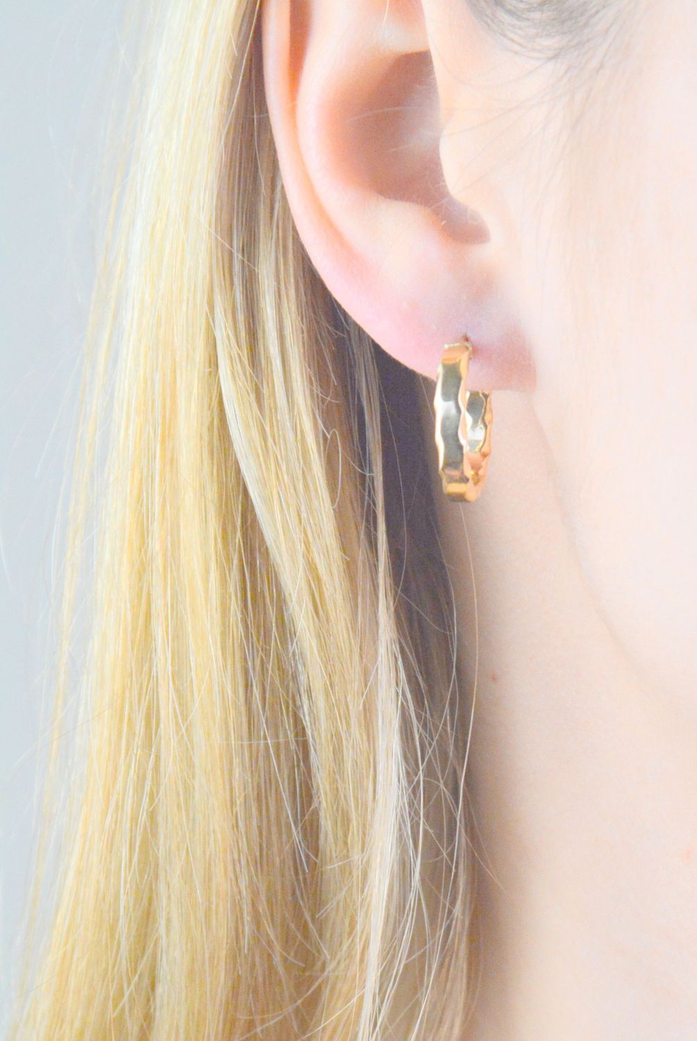 Kolczyki złote kółeczka z ozdobnym wzorem próba 585, DIA-KLC-12062-585  Złote kolczyki wykonane z najwyższej jakości żółtego złota, próby 585. Kolczyki w formie koła..jpg