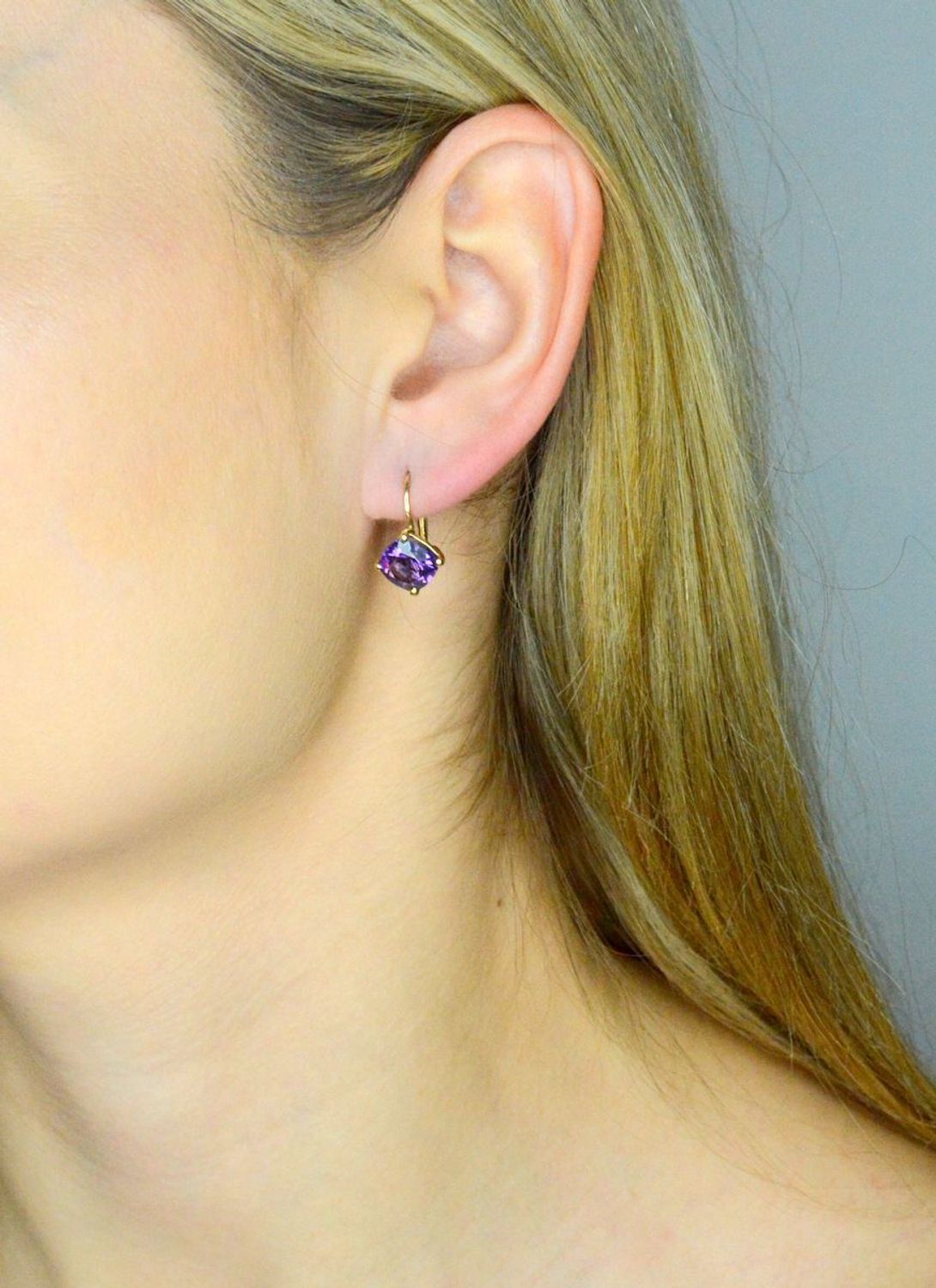 Kolczyki złote ametyst próba 585, DIA-KLC-12069-585. Stylowe kolczyki wykonane z wysokiej jakości złota próby 585. Kolczyki mają kwadratowy kształt, ozdobione kwarcem zielonym..jpg