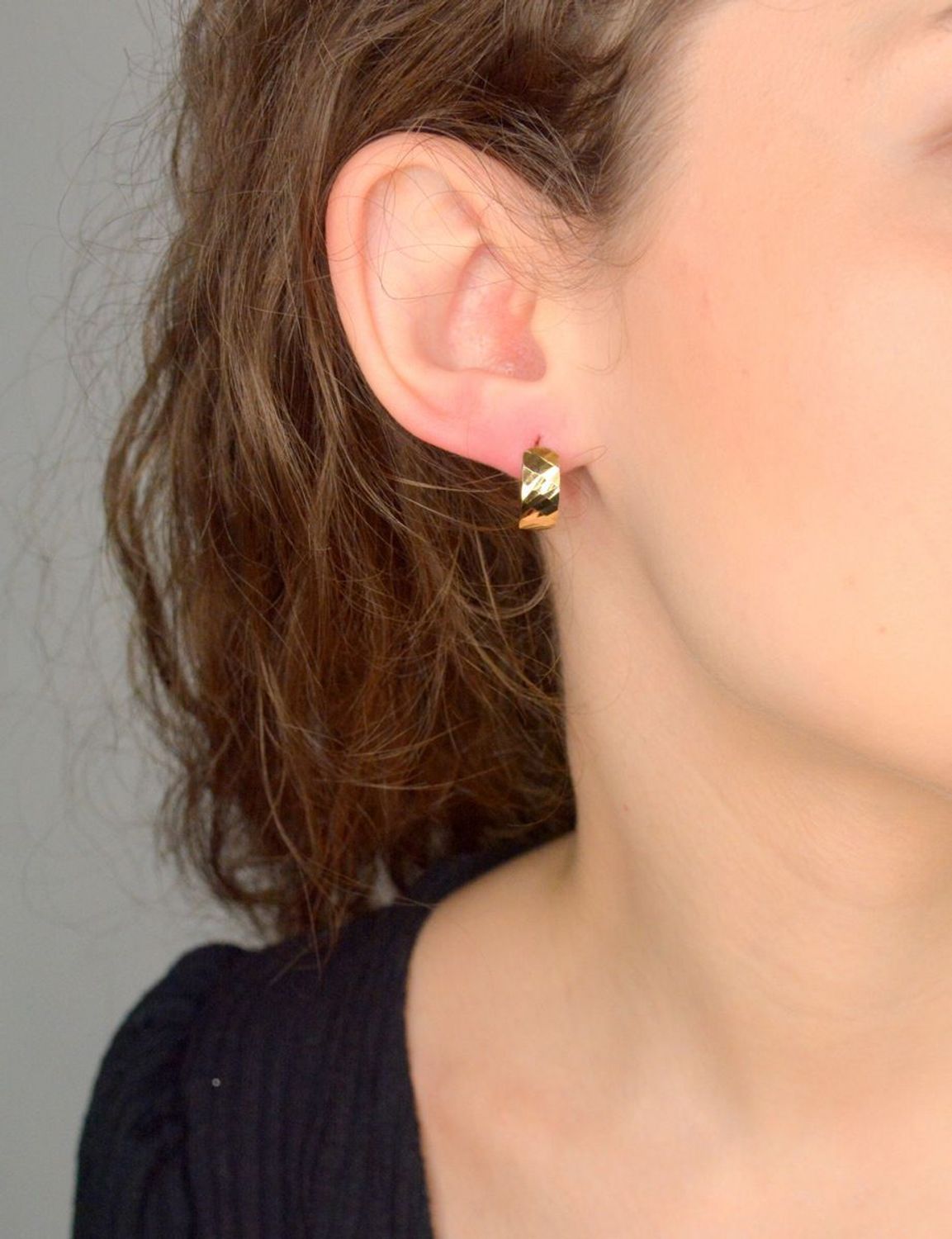 Kolczyki złote grawerowane próba 585, DIA-KLC-12082-585 (2).jpg