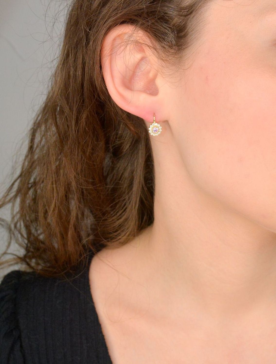 Kolczyki złote z cyrkonią próba 585, DIA-KLC-12086-585, złote kolczyki z cyrkonią, posiadają cyrkonię w kolorze białym i różowym. Kunsztownie wykonane złote kolczyki to idealny prezent dla każdej kobiety.1.jpg