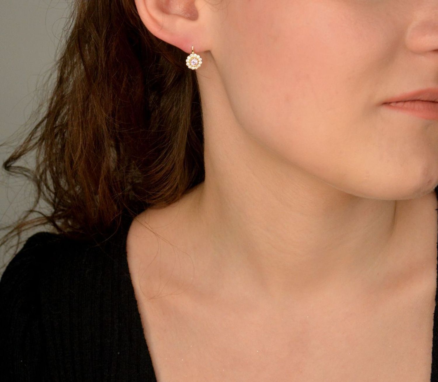 Kolczyki złote z cyrkonią próba 585, DIA-KLC-12086-585, złote kolczyki z cyrkonią, posiadają cyrkonię w kolorze białym i różowym. Kunsztownie wykonane złote kolczyki to idealny prezent dla każdej kobiety.1.jpg