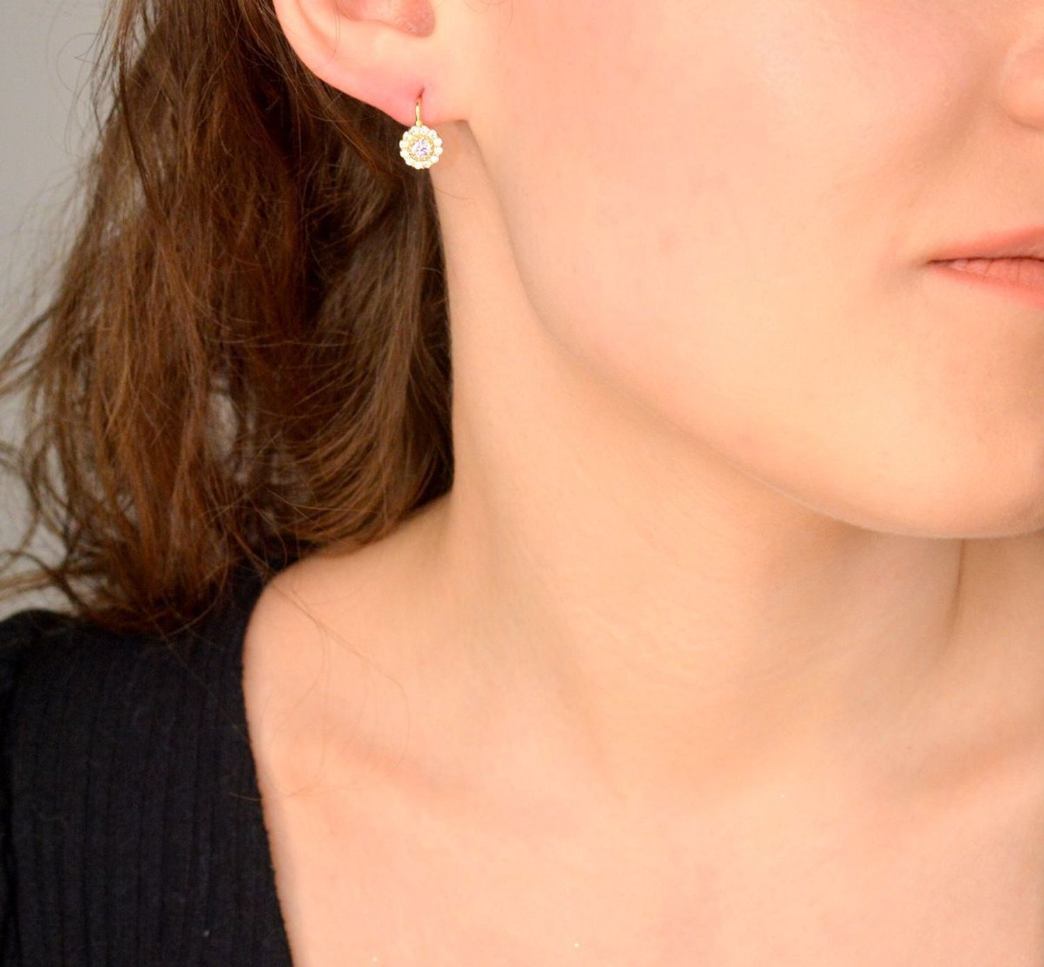 Kolczyki złote z cyrkonią próba 585, DIA-KLC-12086-585, złote kolczyki z cyrkonią, posiadają cyrkonię w kolorze białym i różowym. Kunsztownie wykonane złote kolczyki to idealny prezent dla każdej kobiety.1.jpg