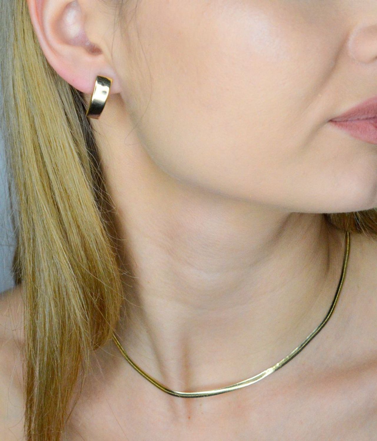 Kolczyki złote zapięcie ang. próba 585, DIA-KLC-12087-585  Złote kolczyki zostały wykonane z najwyższej jakości złota próby 585. Złote kolczyki o prostym kształcie z gładką powierzchnią. Kunsztownie.jpg