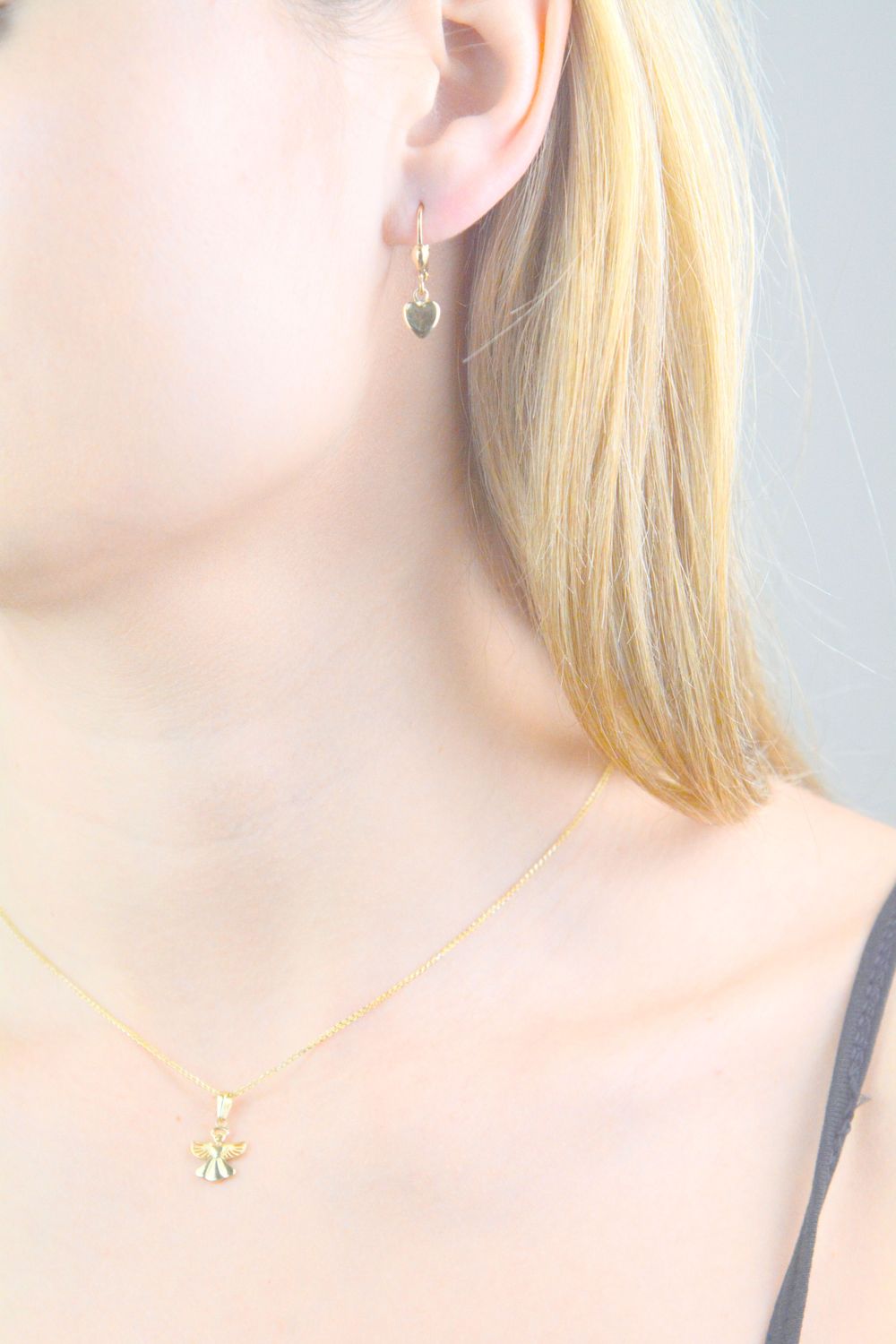 Kolczyki złote wiszące serca próba 585, DIA-KLC-12094-585 Wiszące kolczyki złote zachwycają swoim wyglądem poprzez wiszące serca. Kolczyki mają kształt wiszących serc, które po założeniu na ucho.jpg