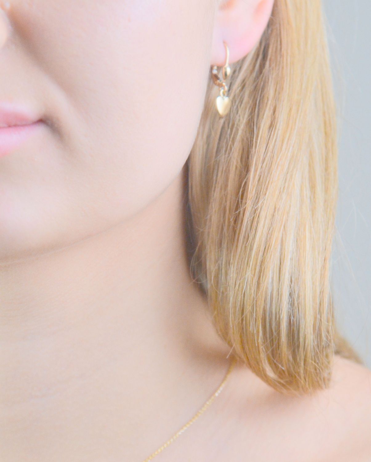 Kolczyki złote wiszące serca próba 585, DIA-KLC-12094-585 Wiszące kolczyki złote zachwycają swoim wyglądem poprzez wiszące serca. Kolczyki mają kształt wiszących serc, które po założeniu na ucho.jpg