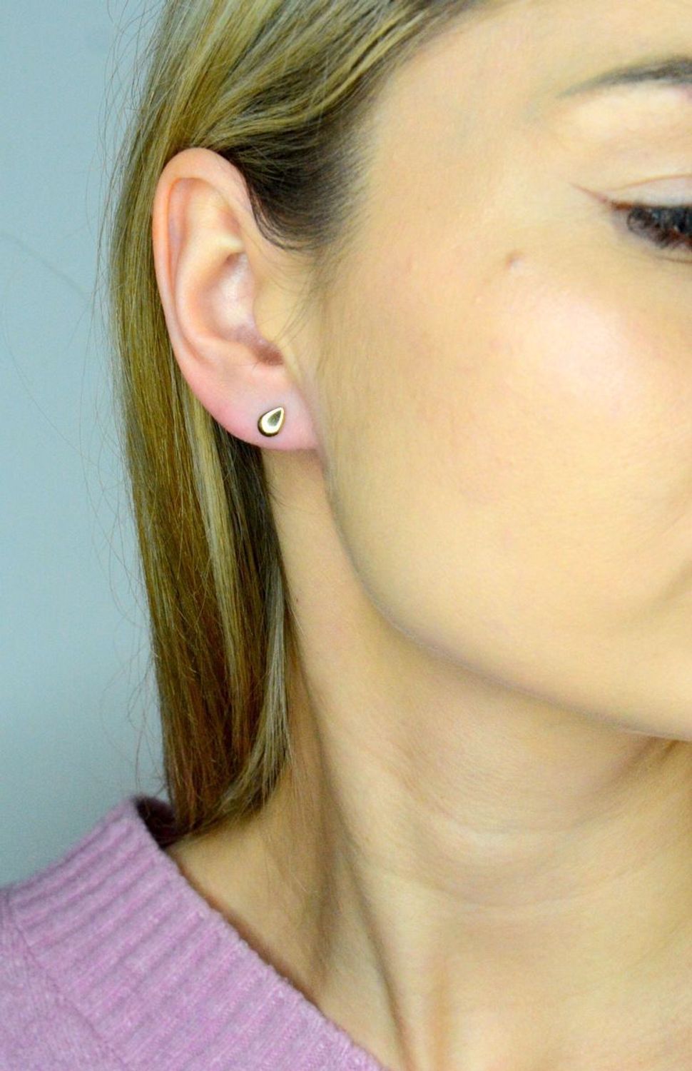 Kolczyki złote łezki próba 585, DIA-KLC-12097-585  Damskie kolczyki wykonane ze złota próby 585. Kolczyki mają kształt łezki o gładkiej powierzchni. Kolczyki zapinane na wygodne i dobrze wszystkim.jpg