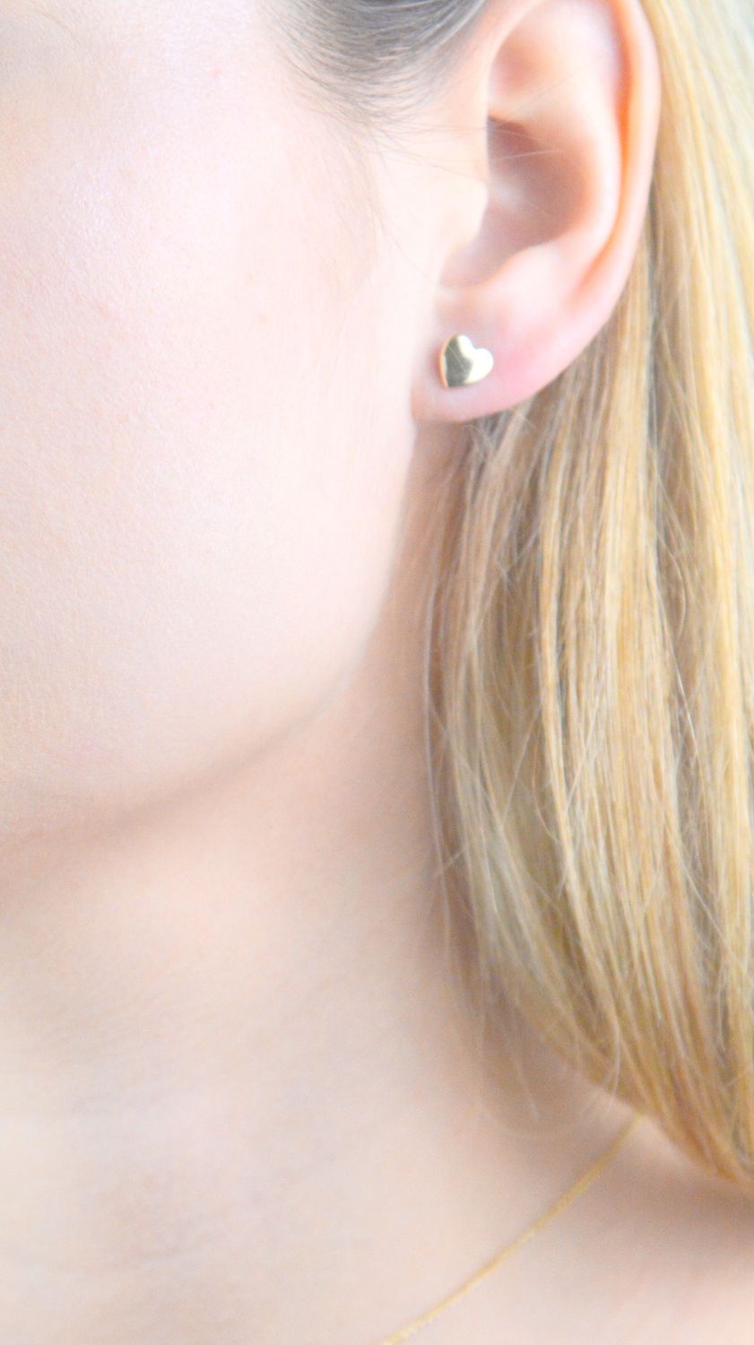 Kolczyki złote serca gładkie próba 585, DIA-KLC-12106-585 Damskie kolczyki wykonane ze złota próby 585. Kolczyki mają kształt serduszek o gładkiej powierzchni. Kolczyki zapinane na wygodne i dobrze.jpg