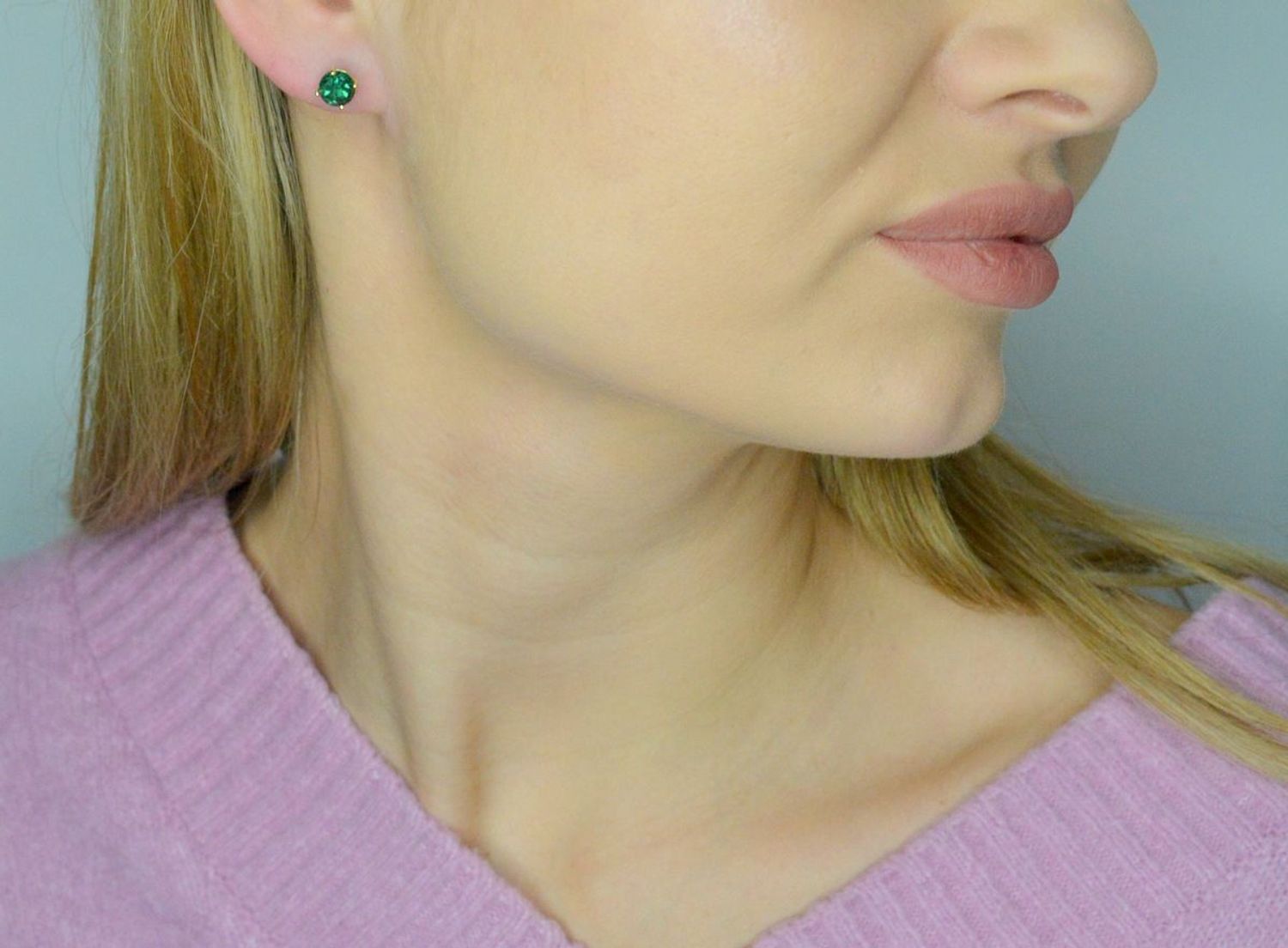 Kolczyki złote zielony kwarc próba 585, DIA-KLC-12125-585 Pięknie oprawione cyrkonie migoczą olśniewającymi kamieniami, tworząc razem z delikatnym złotem niezwykłą kompozycję. Kolczyki pięknie.jpg