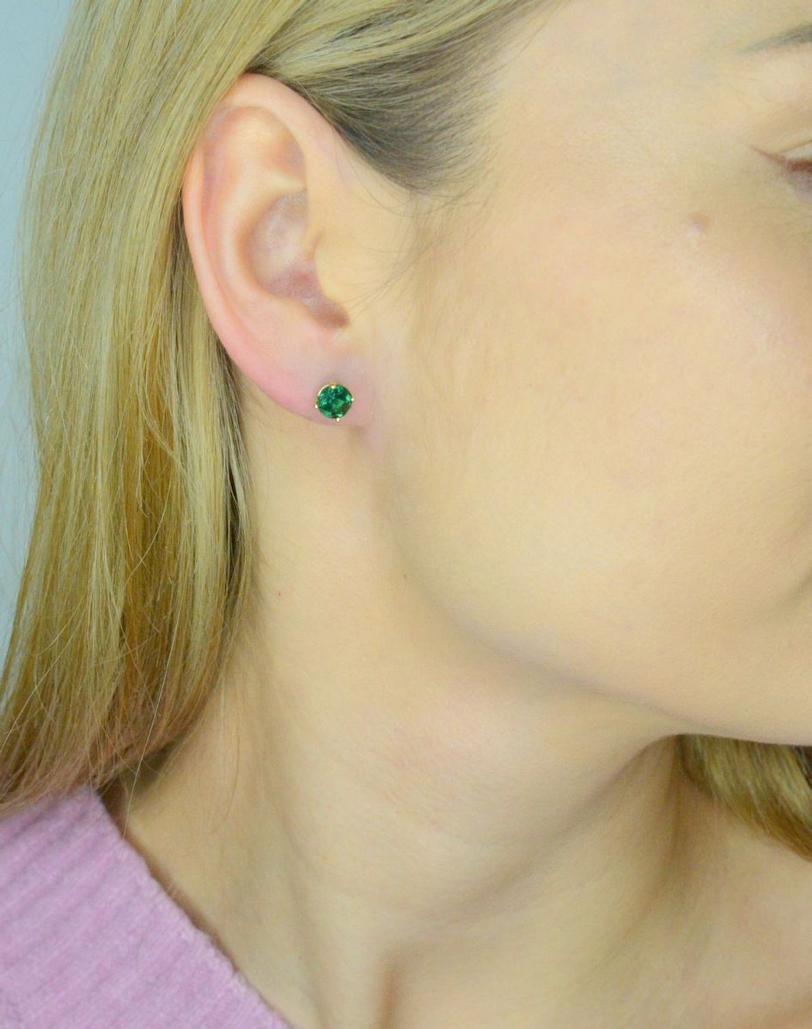 Kolczyki złote zielony kwarc próba 585, DIA-KLC-12125-585 Pięknie oprawione cyrkonie migoczą olśniewającymi kamieniami, tworząc razem z delikatnym złotem niezwykłą kompozycję. Kolczyki pięknie.jpg