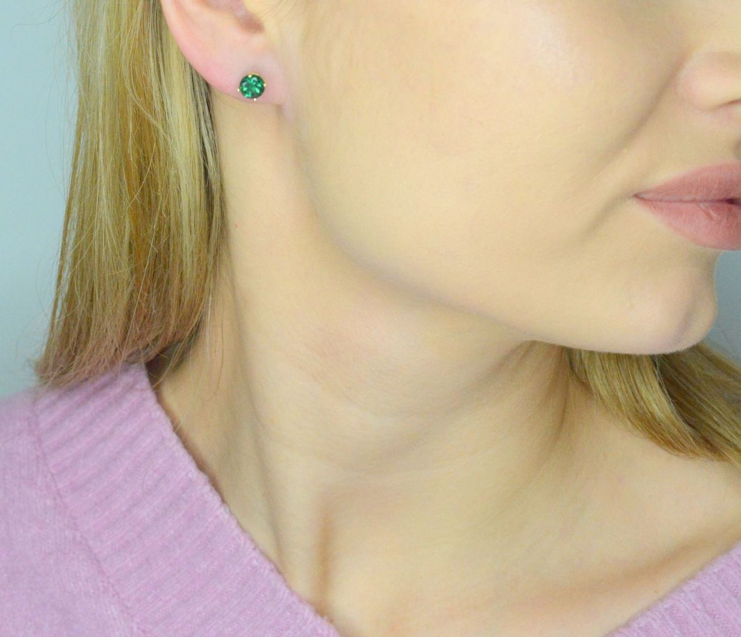 Kolczyki złote zielony kwarc próba 585, DIA-KLC-12125-585 Pięknie oprawione cyrkonie migoczą olśniewającymi kamieniami, tworząc razem z delikatnym złotem niezwykłą kompozycję. Kolczyki pięknie.jpg