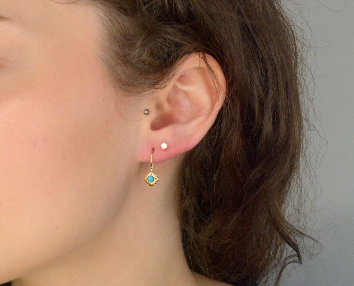 Kolczyki złote cyrkonia próba 585, DIA-KLC-12158-585,  Złote kolczyki zostały wykonane z najwyższej jakości złota próby 585. Złote kolczyki zostały ozdobione białą cyrkonią. 1.jpg